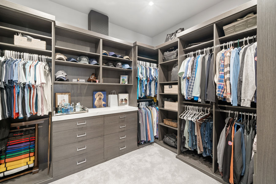 Modern closet